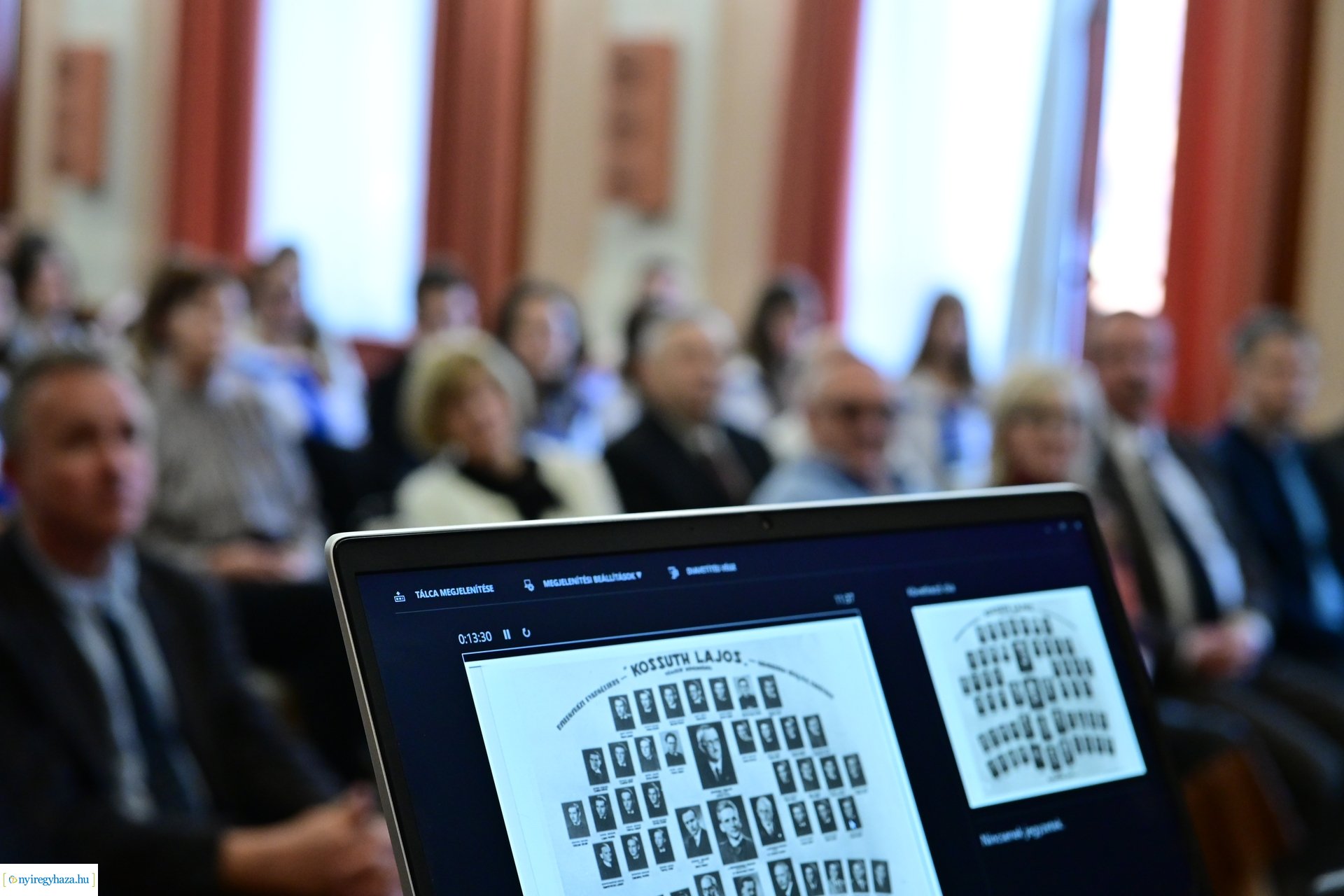 Üres padok - emlékezés a Kossuth gimiben 2024