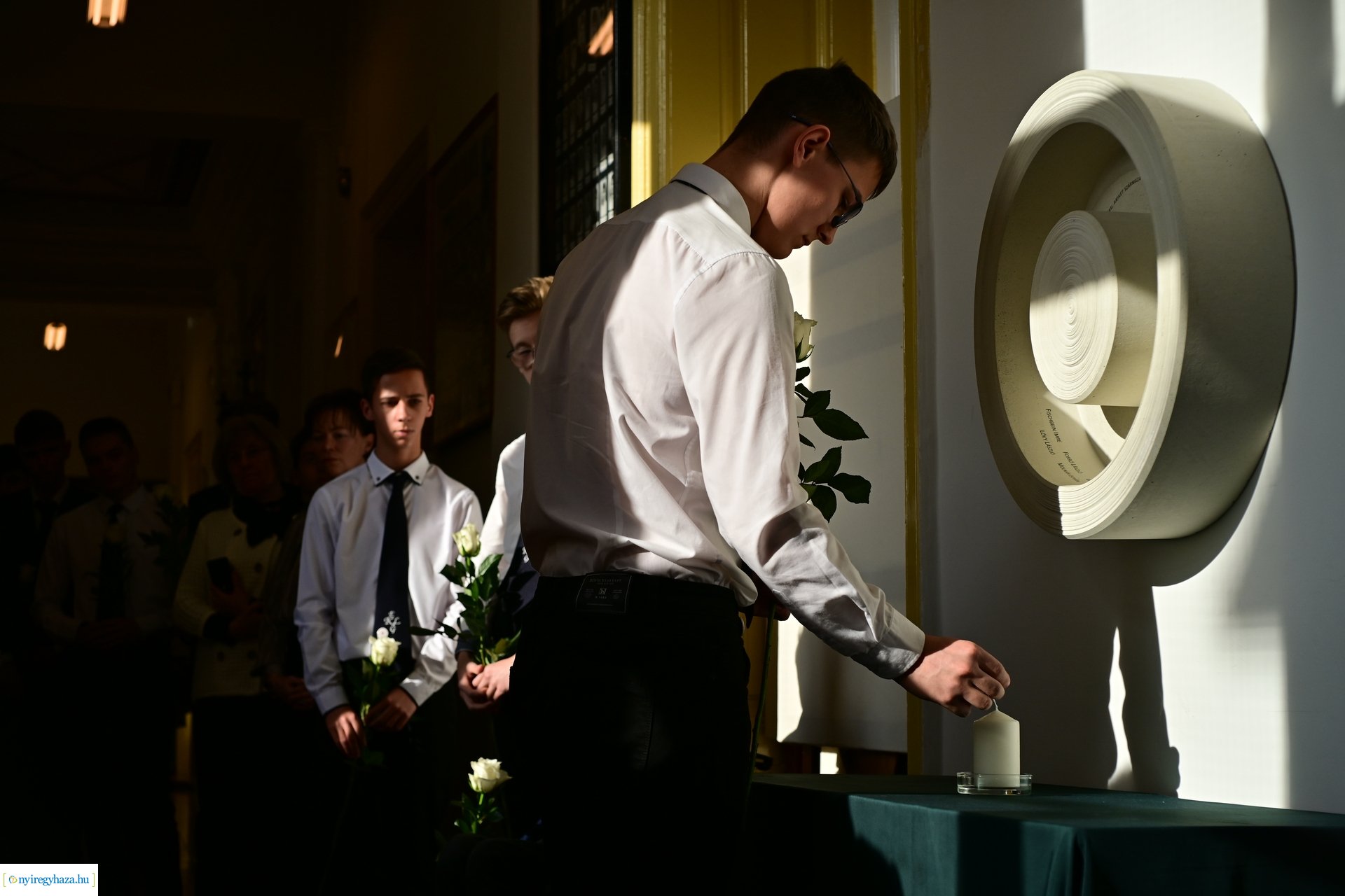 Üres padok - emlékezés a Kossuth gimiben 2024