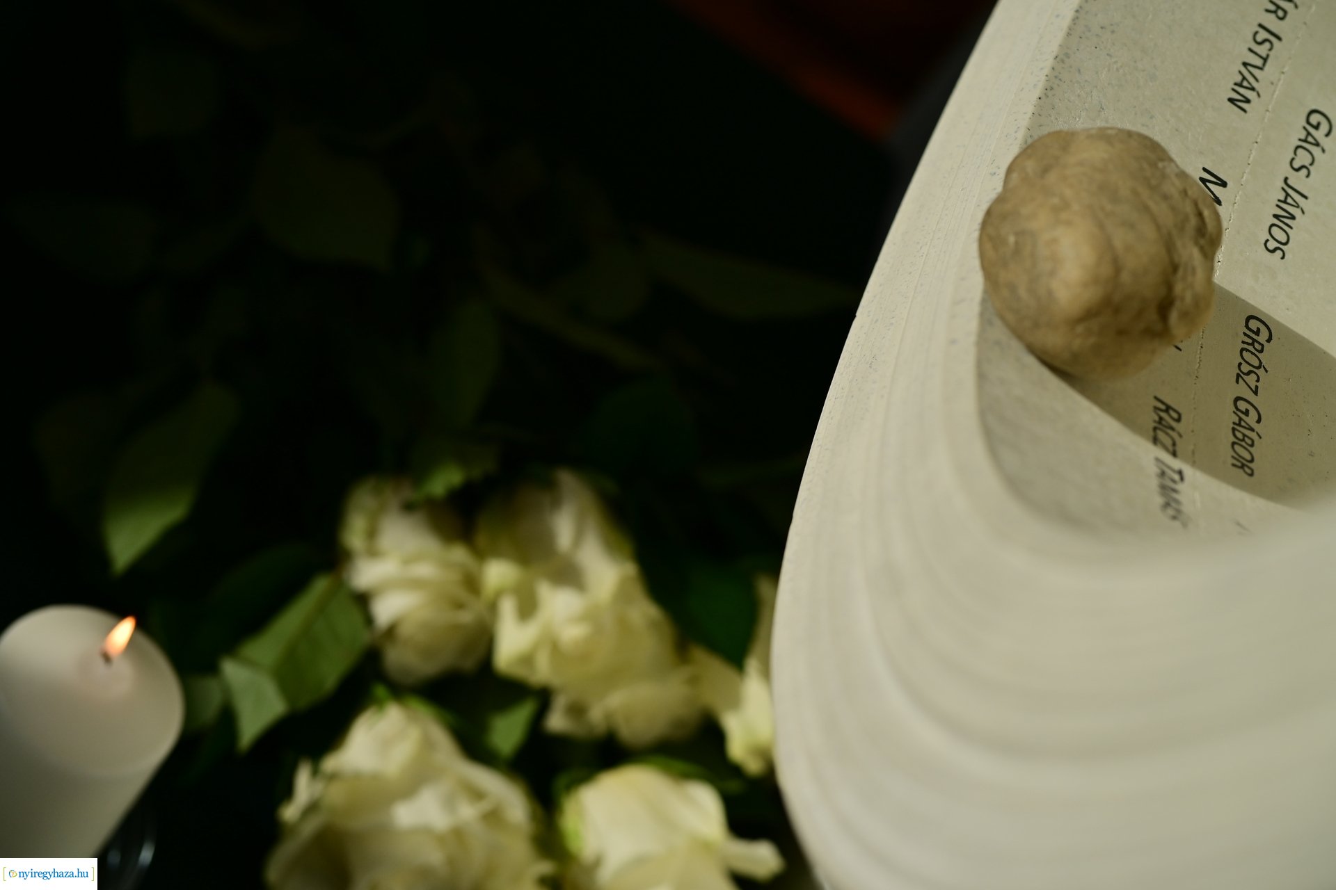 Üres padok - emlékezés a Kossuth gimiben 2024