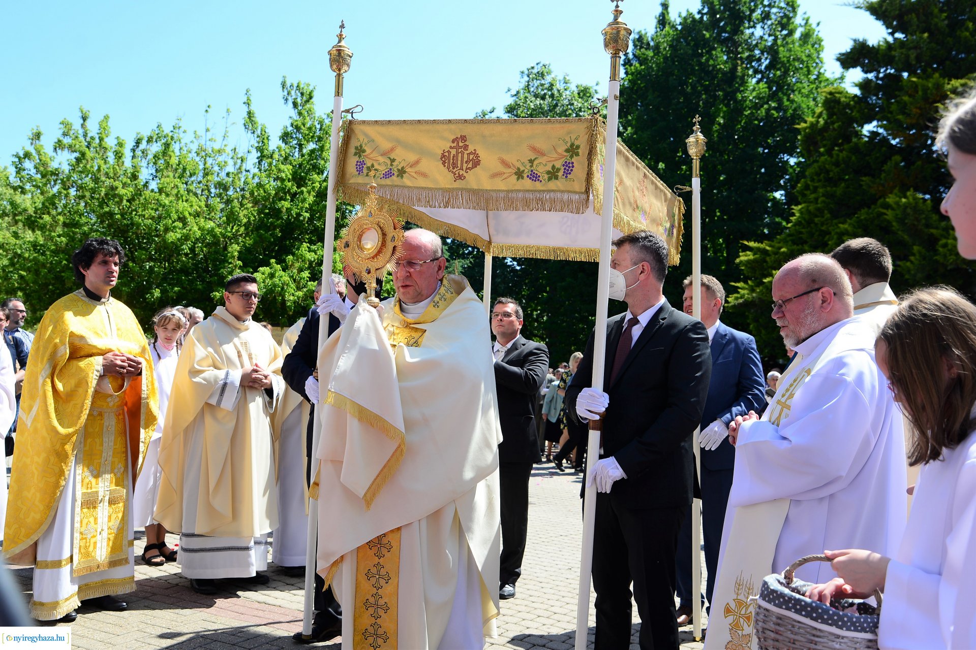 Úrnapi körmenet a Magyarok Nagyasszonya-társszékesegyházban