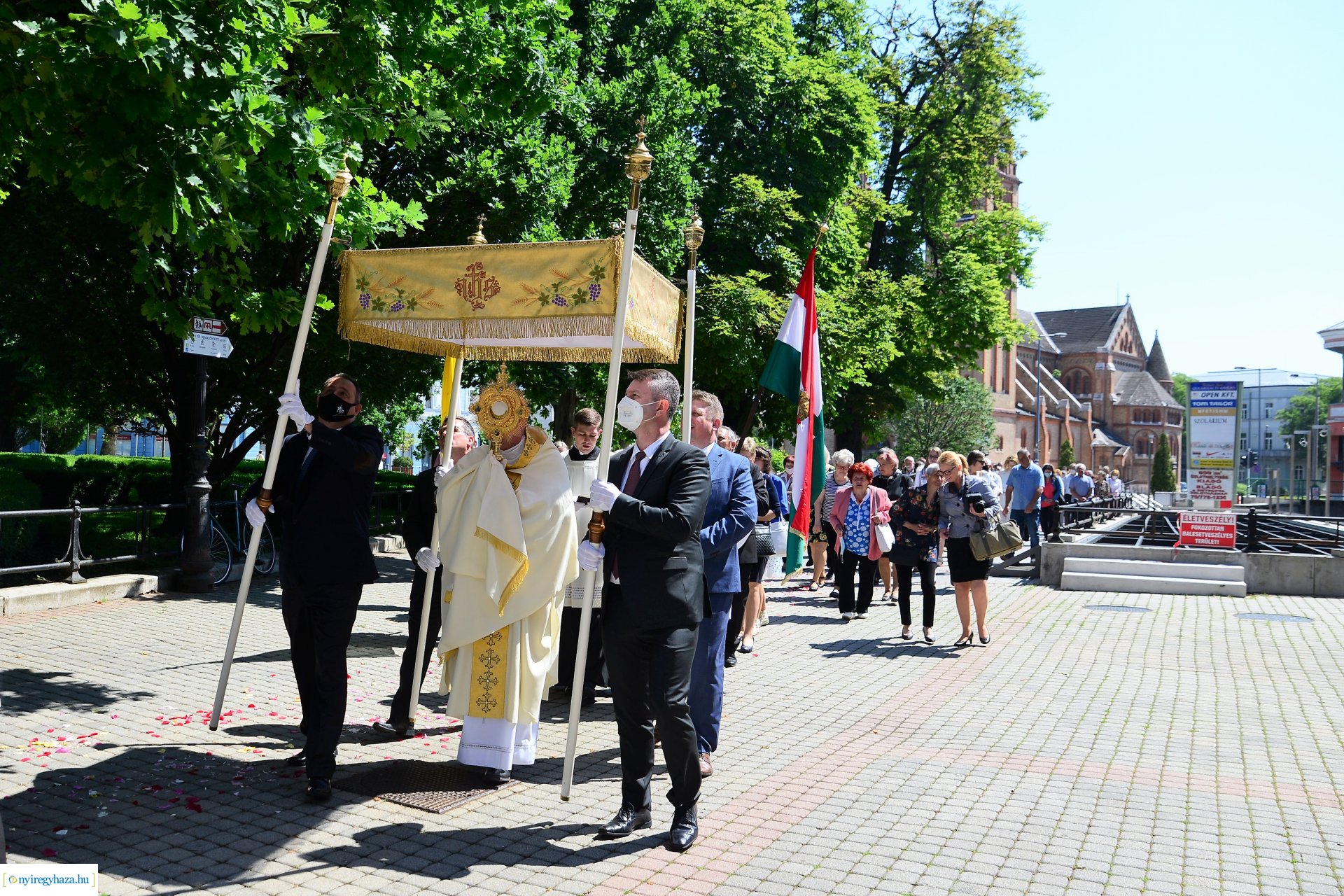 Úrnapi körmenet a Magyarok Nagyasszonya-társszékesegyházban