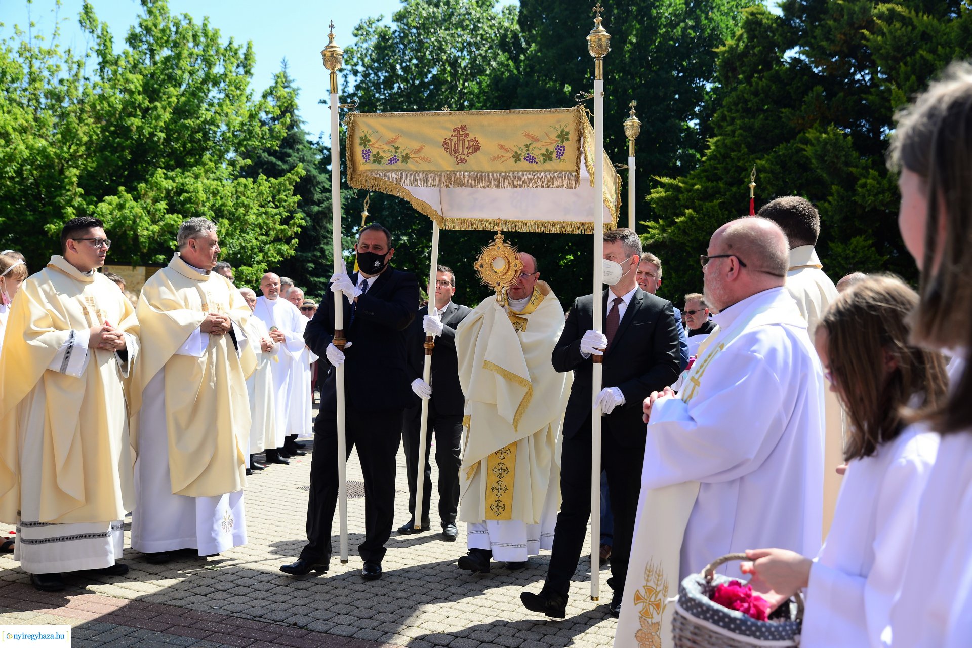 Úrnapi körmenet a Magyarok Nagyasszonya-társszékesegyházban