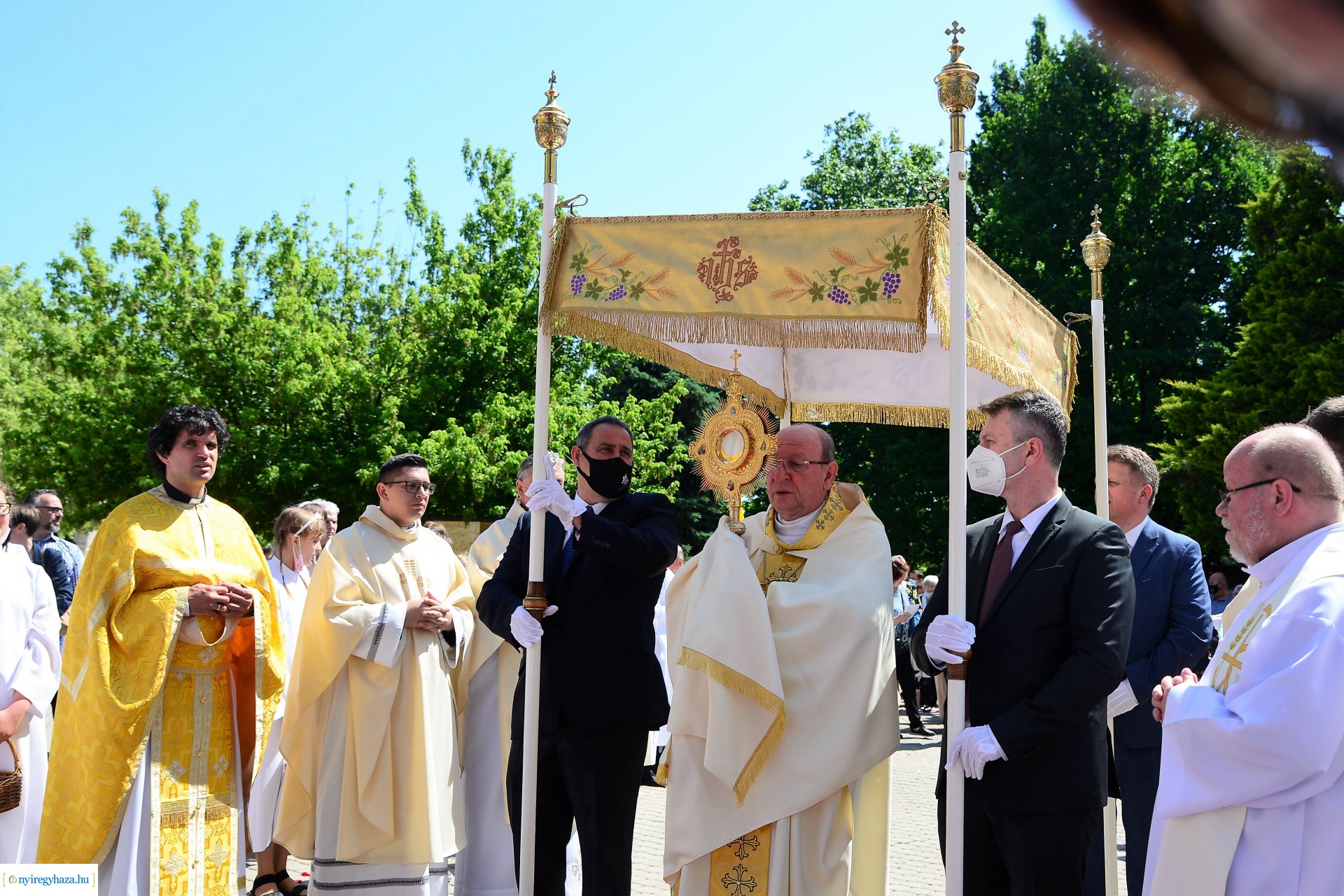 Úrnapi körmenet a Magyarok Nagyasszonya-társszékesegyházban