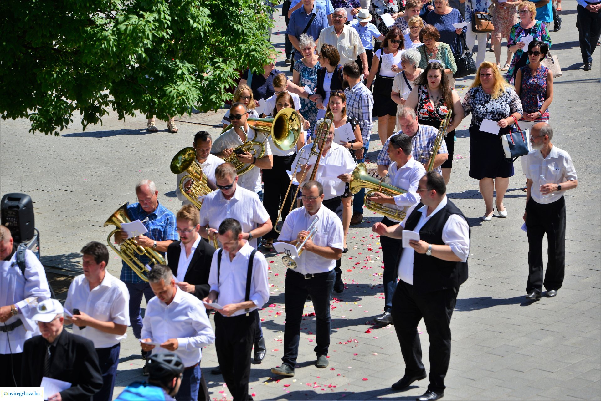 Úrnapi körmenet a Magyarok Nagyasszonya-társszékesegyházból