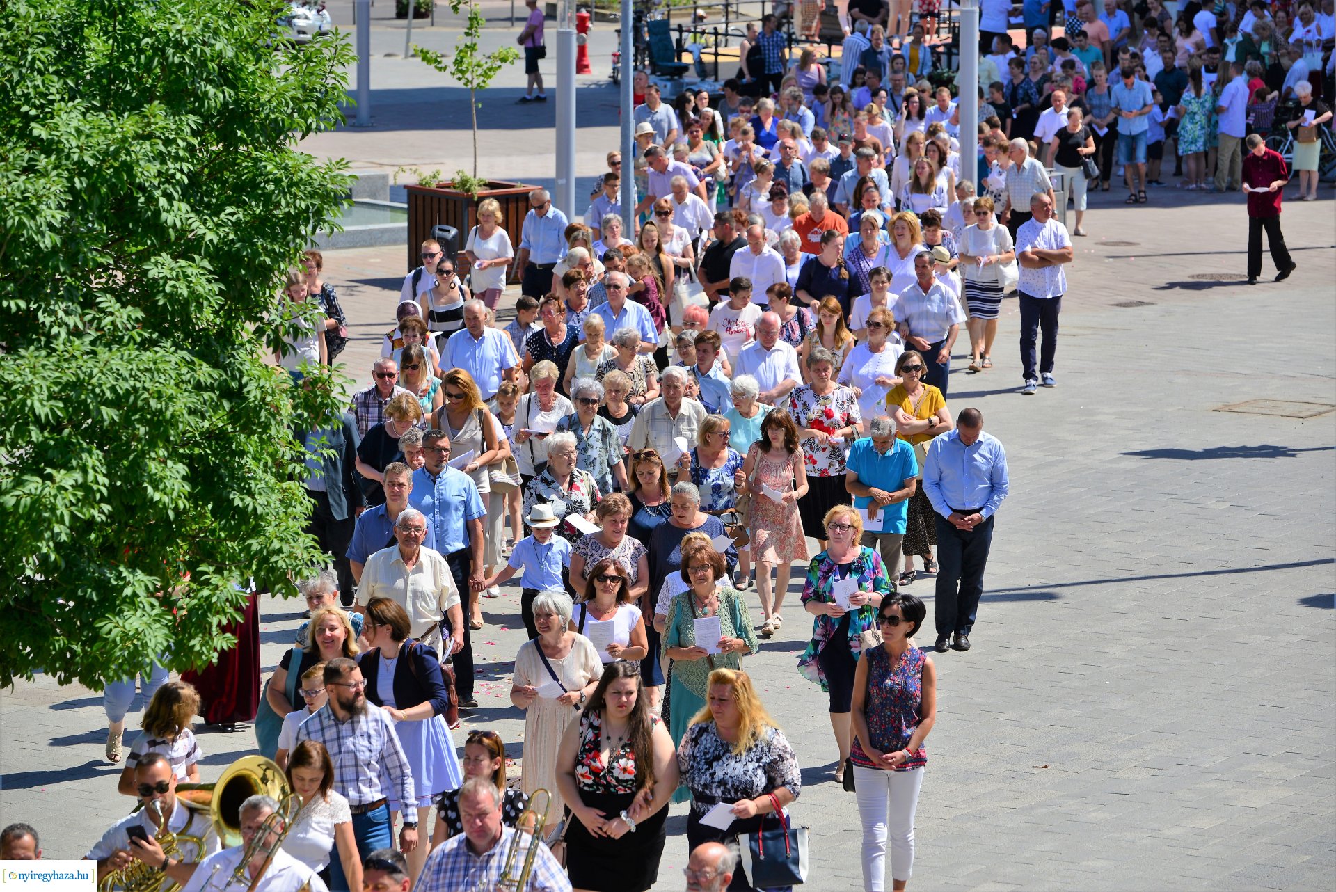 Úrnapi körmenet a Magyarok Nagyasszonya-társszékesegyházból