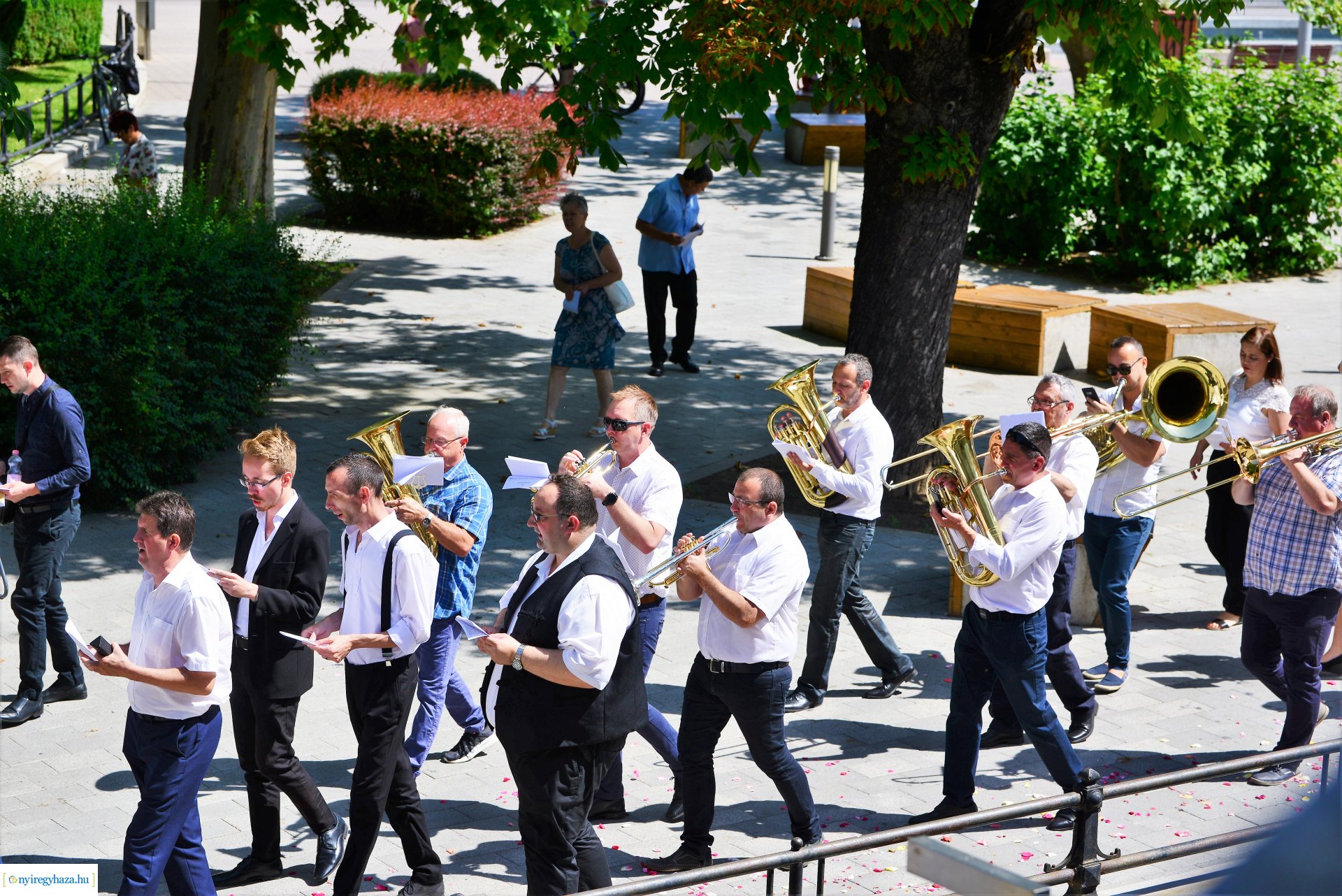 Úrnapi körmenet a Magyarok Nagyasszonya-társszékesegyházból