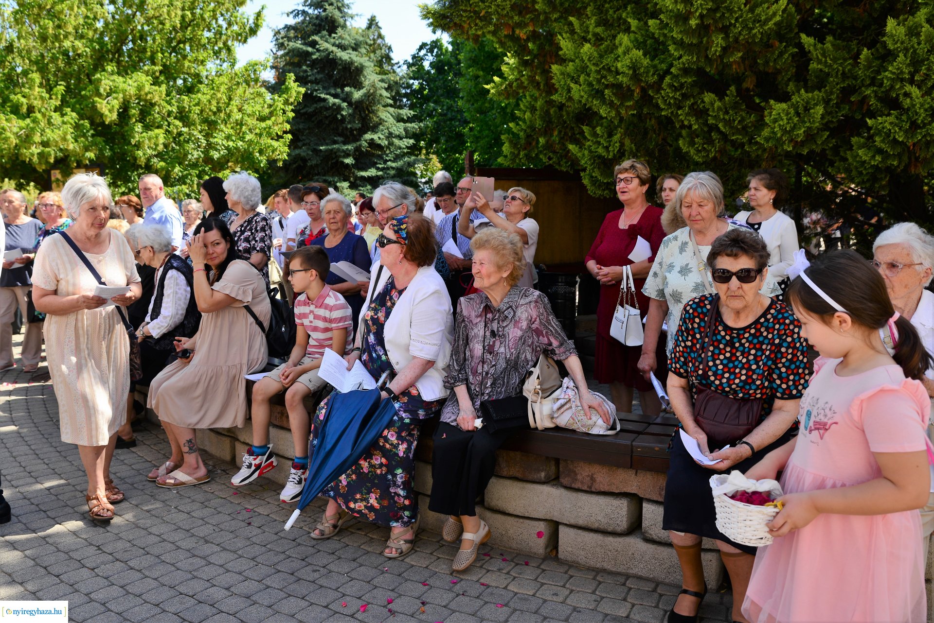 Úrnapi körmenet a Magyarok Nagyasszonya-társszékesegyházból