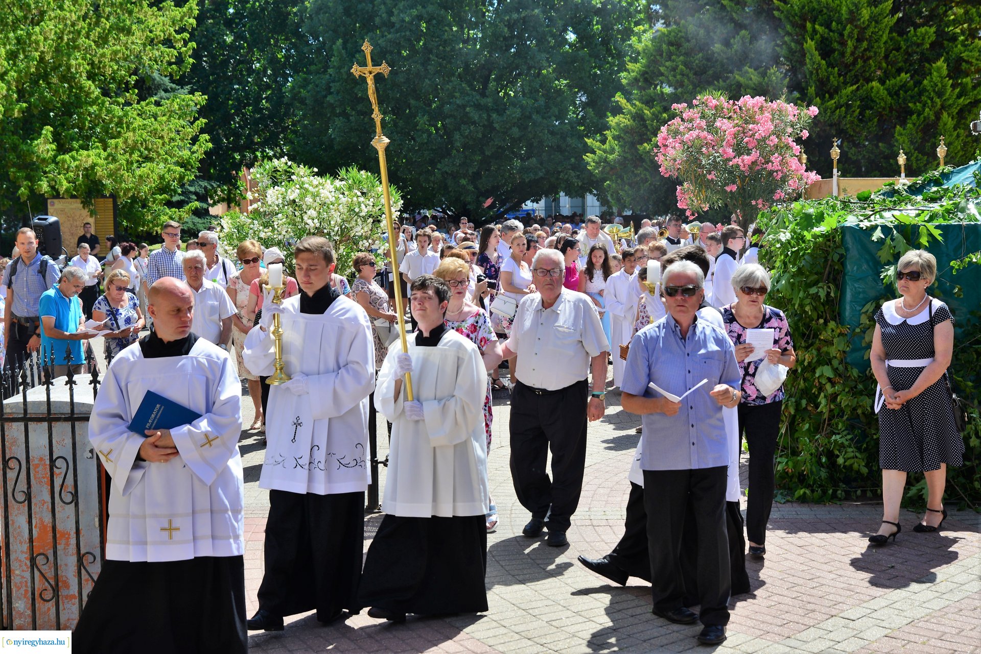 Úrnapi körmenet a Magyarok Nagyasszonya-társszékesegyházból