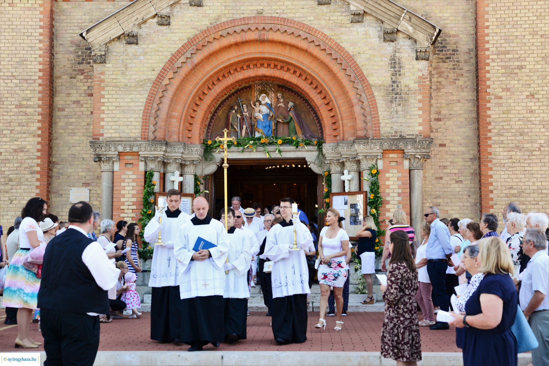 Úrnapi körmenet a Magyarok Nagyasszonya-társszékesegyházból