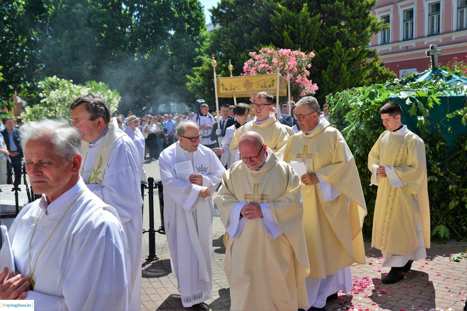 Úrnapi körmenet a Magyarok Nagyasszonya-társszékesegyházból