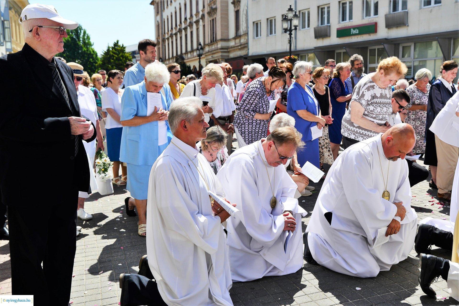 Úrnapi körmenet a Magyarok Nagyasszonya-társszékesegyházból