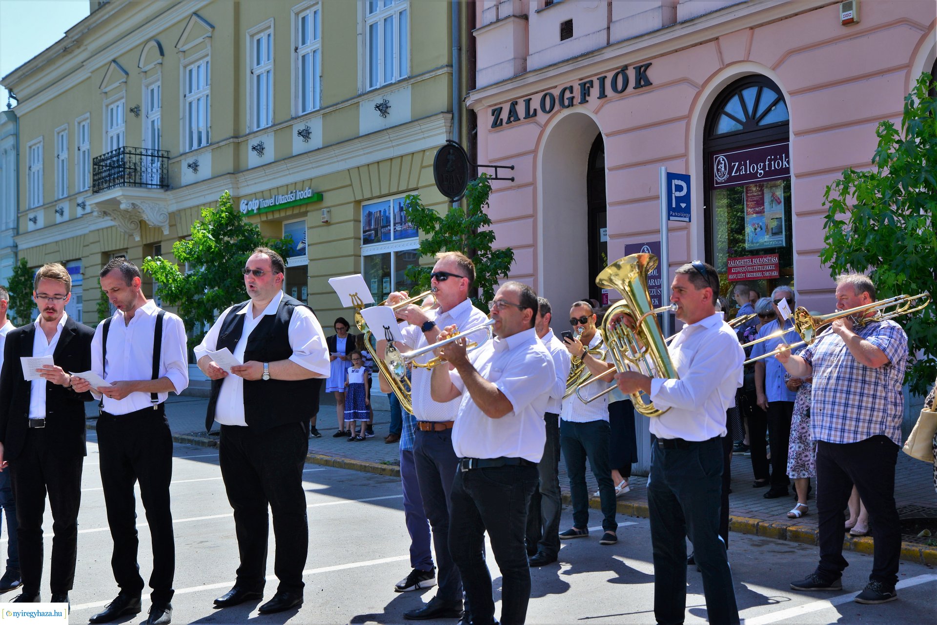 Úrnapi körmenet a Magyarok Nagyasszonya-társszékesegyházból
