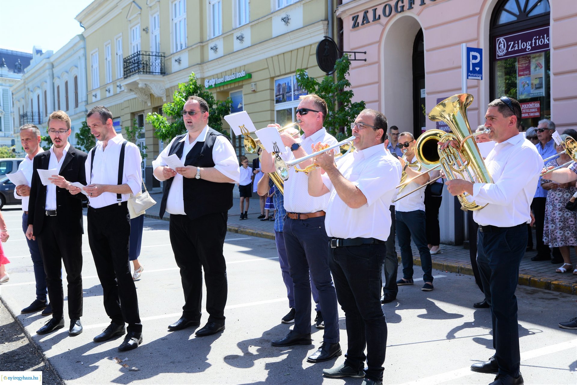 Úrnapi körmenet a Magyarok Nagyasszonya-társszékesegyházból