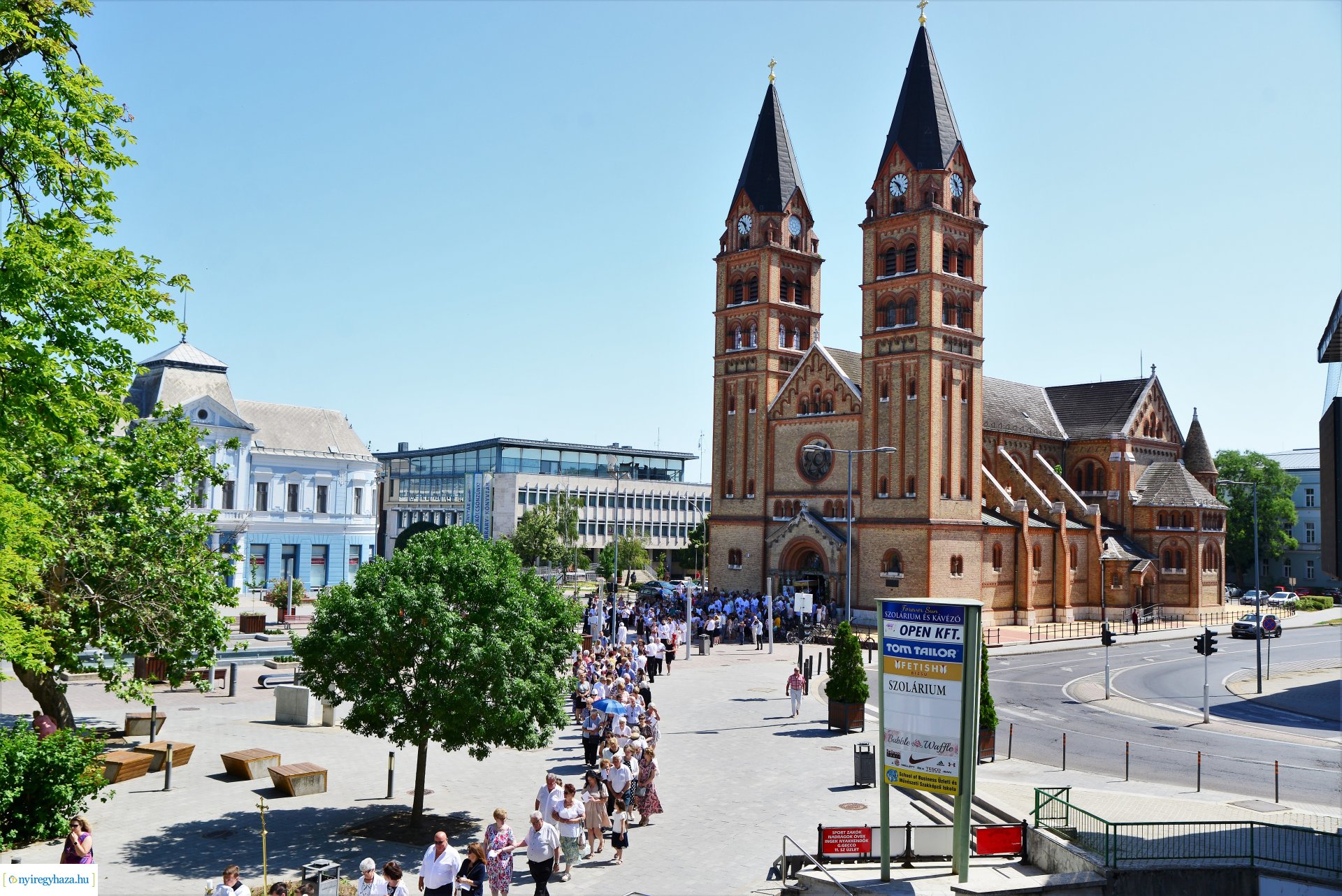 Úrnapi körmenet a Magyarok Nagyasszonya-társszékesegyházból