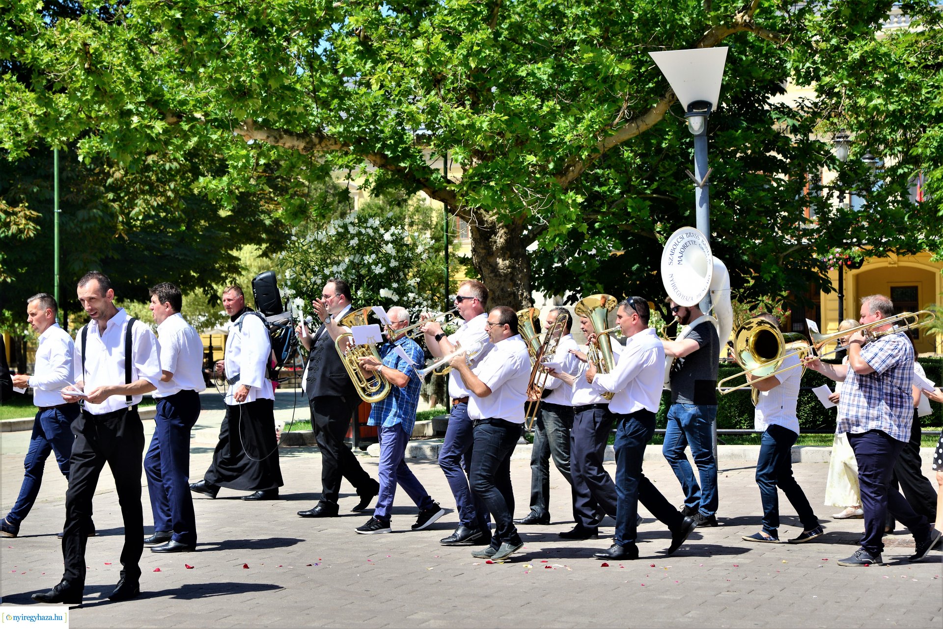Úrnapi körmenet a Magyarok Nagyasszonya-társszékesegyházból