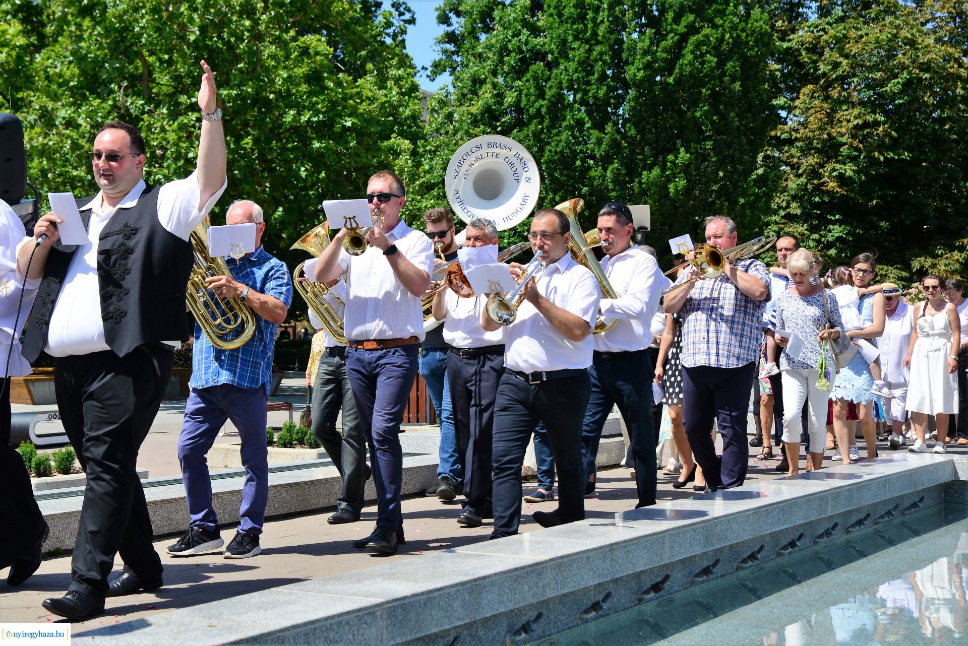 Úrnapi körmenet a Magyarok Nagyasszonya-társszékesegyházból