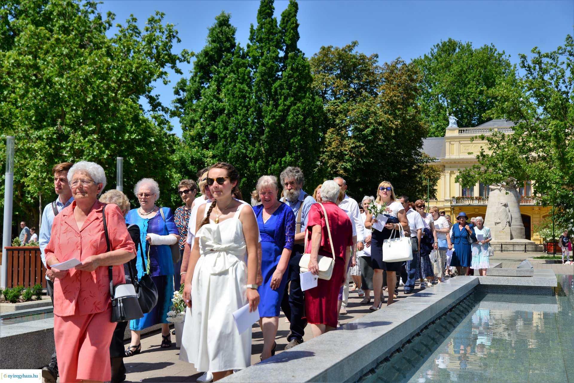 Úrnapi körmenet a Magyarok Nagyasszonya-társszékesegyházból