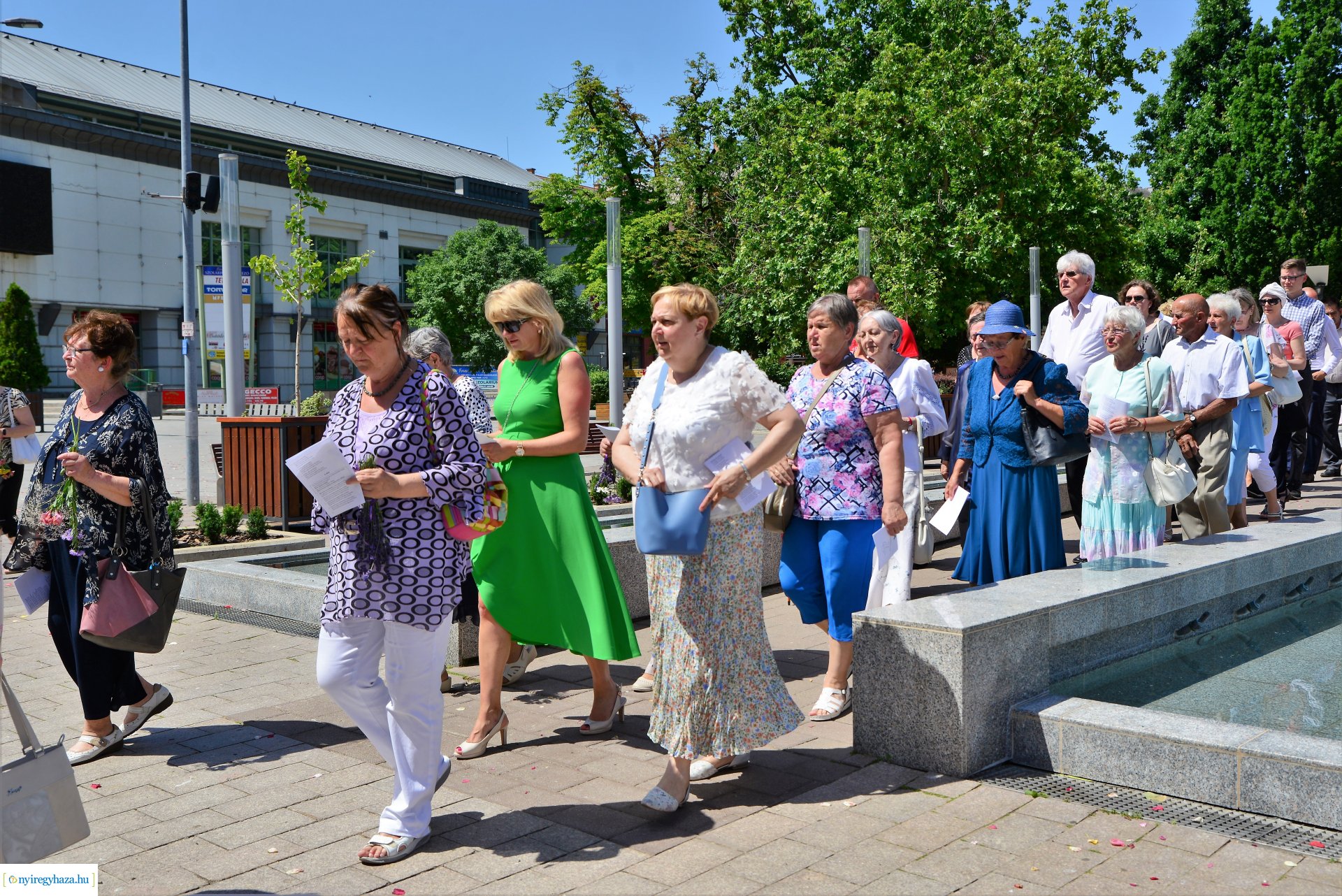 Úrnapi körmenet a Magyarok Nagyasszonya-társszékesegyházból