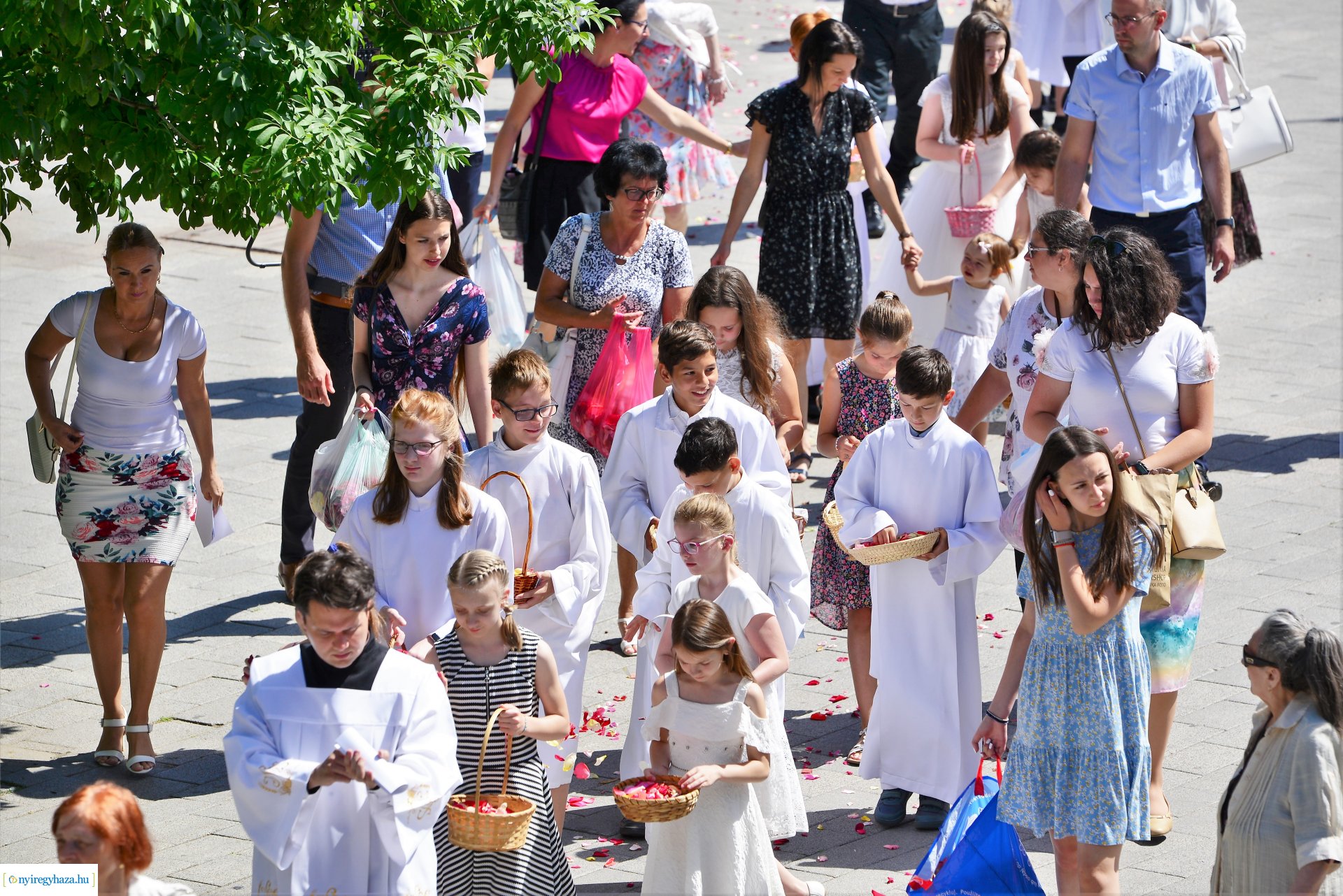 Úrnapi körmenet a Magyarok Nagyasszonya-társszékesegyházból
