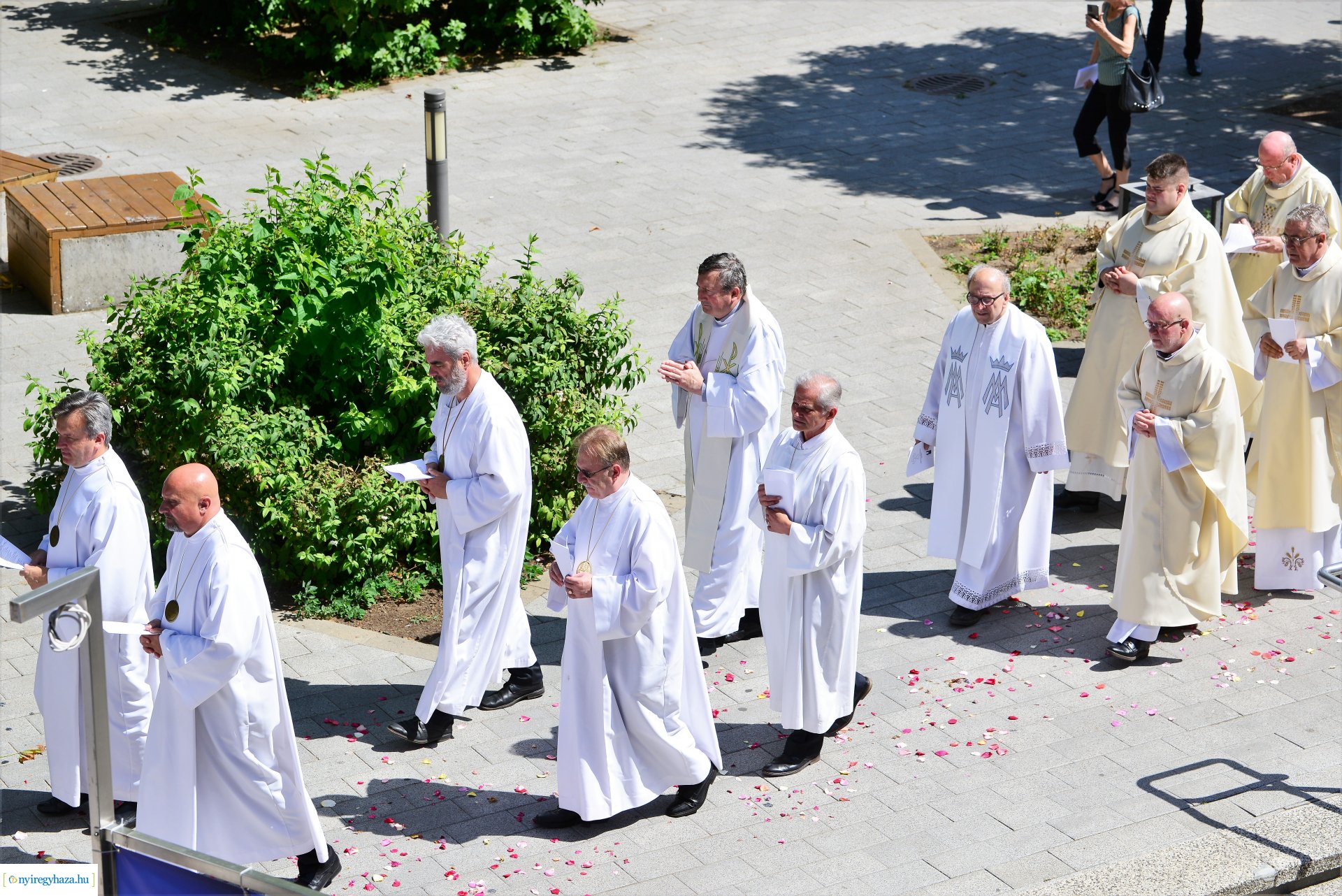 Úrnapi körmenet a Magyarok Nagyasszonya-társszékesegyházból