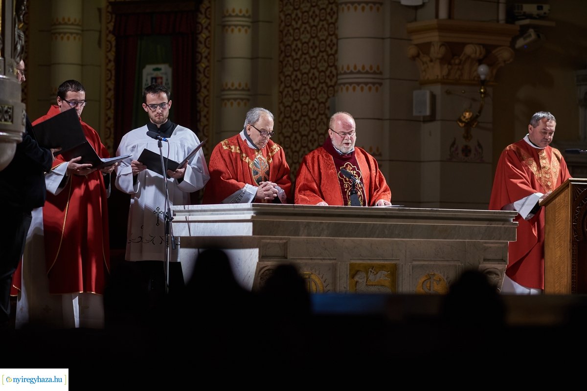 Urunk szenvedésének ünneplése Nagypénteken