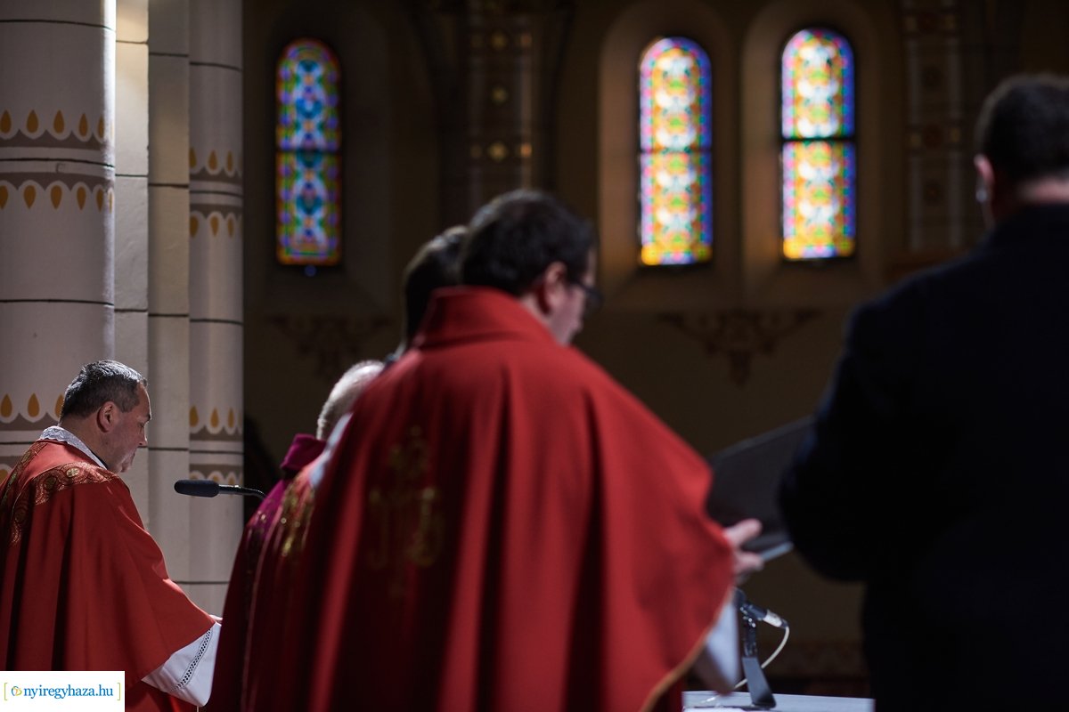 Urunk szenvedésének ünneplése Nagypénteken