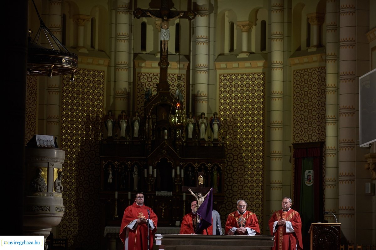 Urunk szenvedésének ünneplése Nagypénteken