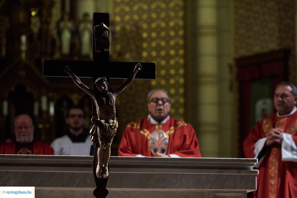 Urunk szenvedésének ünneplése Nagypénteken
