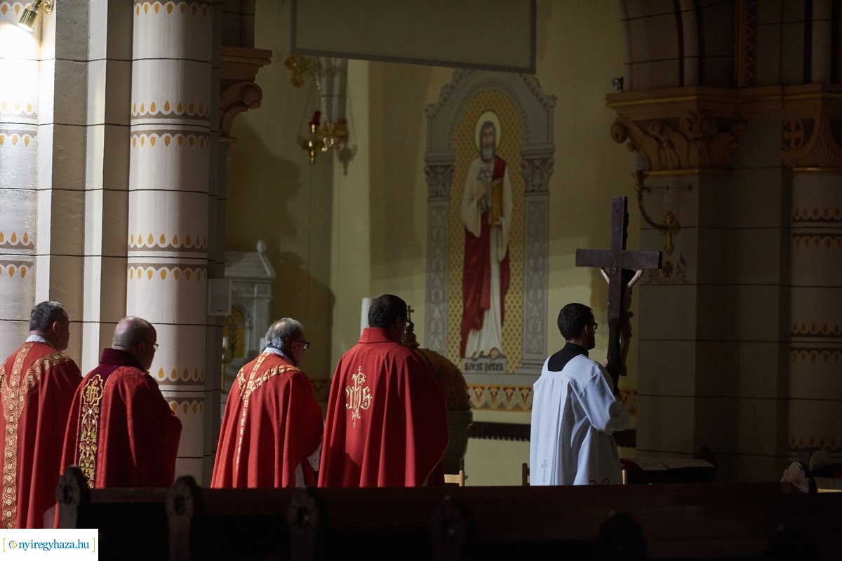 Urunk szenvedésének ünneplése Nagypénteken
