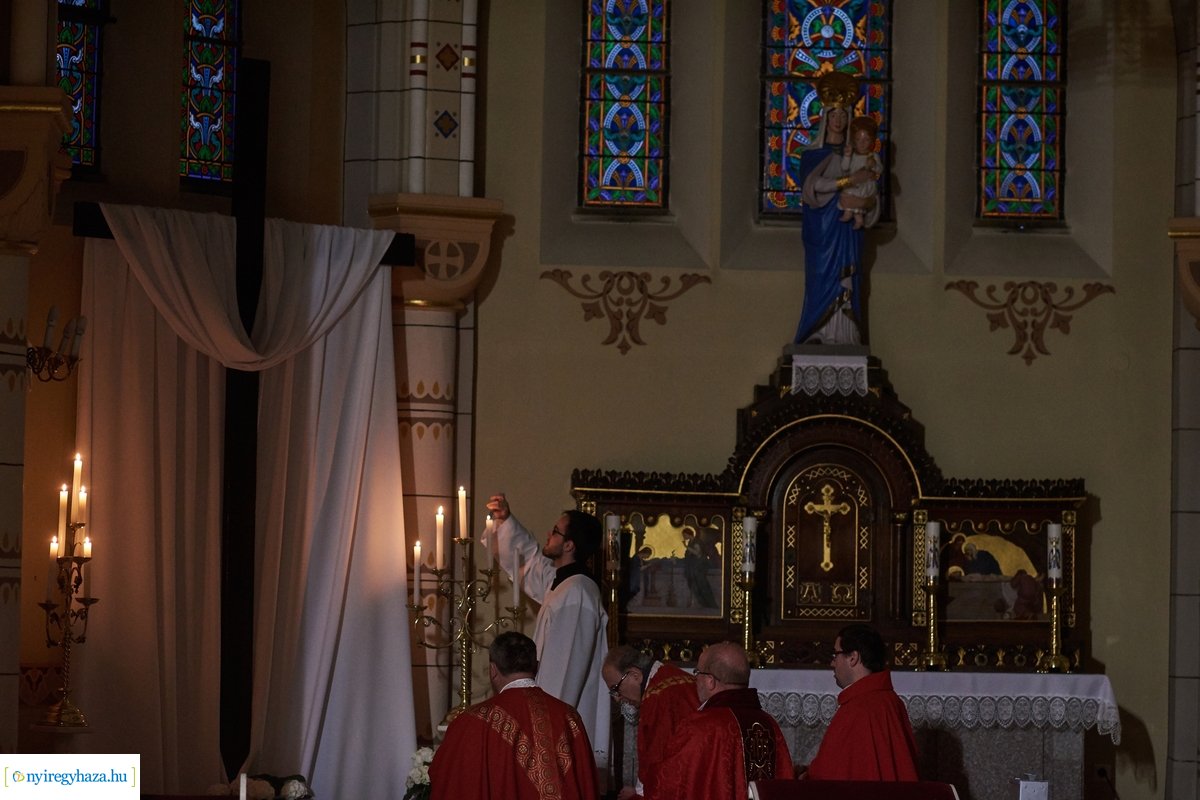 Urunk szenvedésének ünneplése Nagypénteken