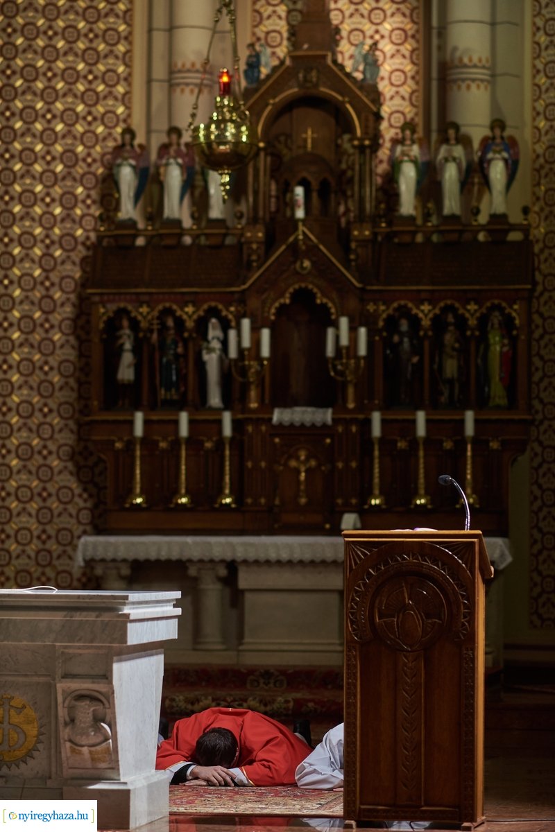 Urunk szenvedésének ünneplése Nagypénteken