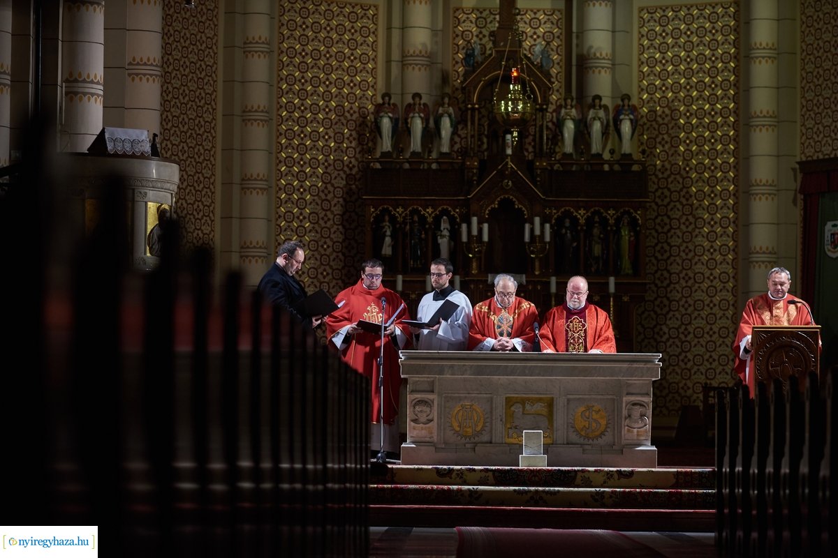 Urunk szenvedésének ünneplése Nagypénteken