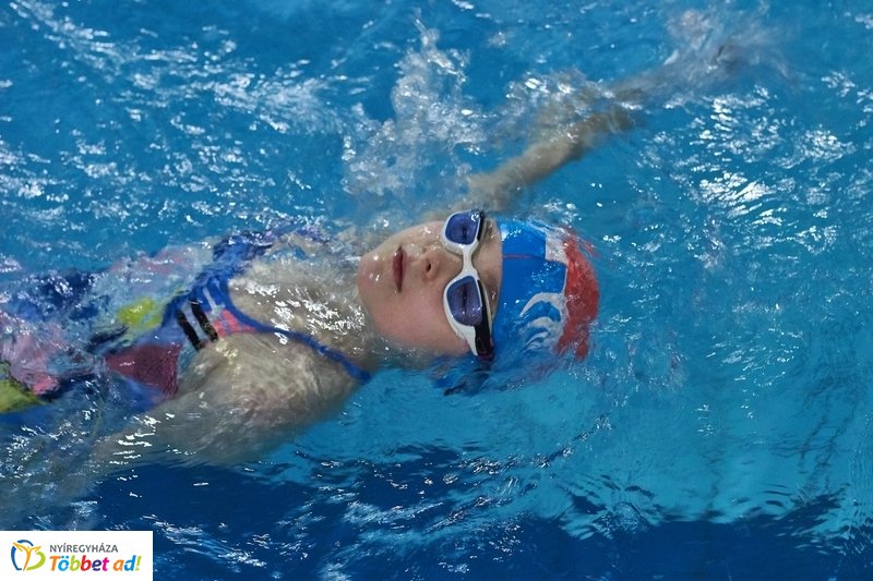 Úszni jó program az Arany iskolában 