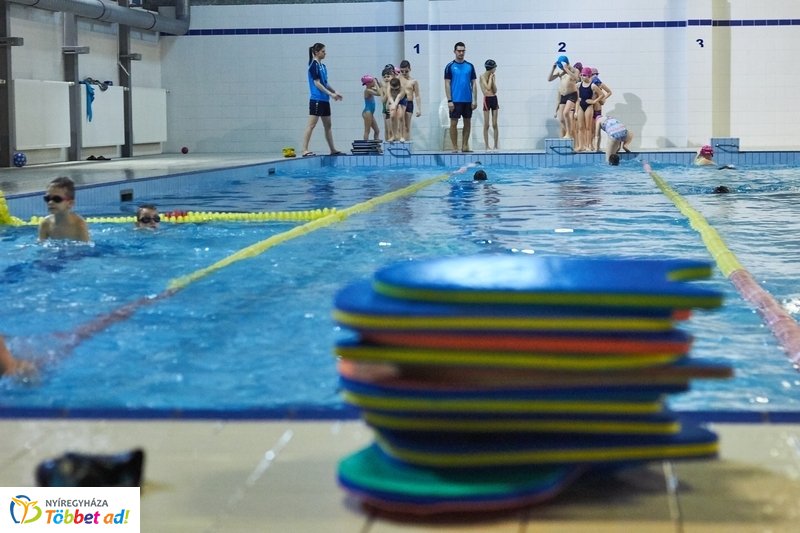 Úszni jó program az Arany iskolában 