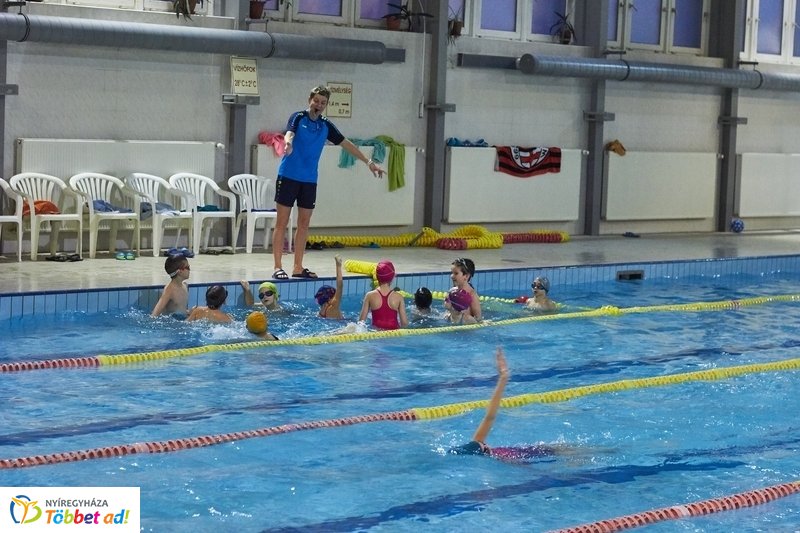 Úszni jó program az Arany iskolában 