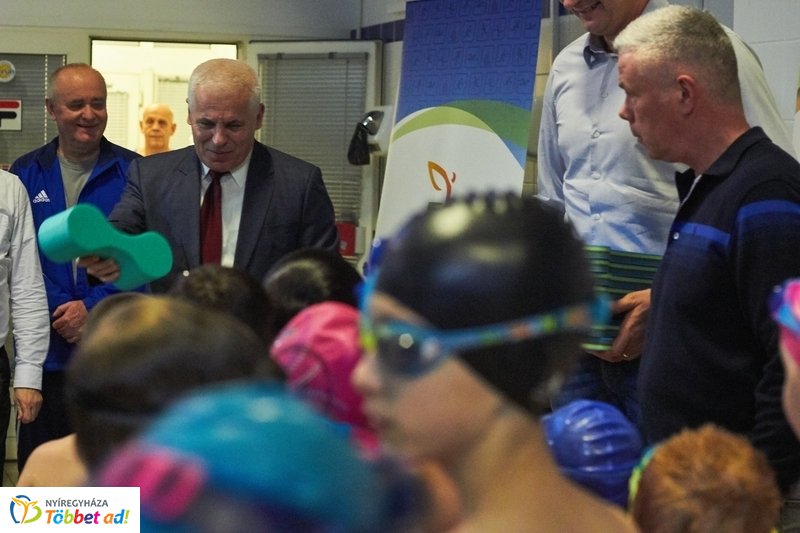 Úszni jó program az Arany iskolában 