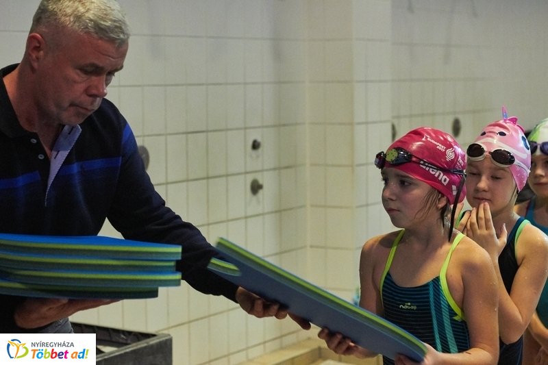 Úszni jó program az Arany iskolában 