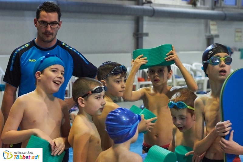 Úszni jó program az Arany iskolában 