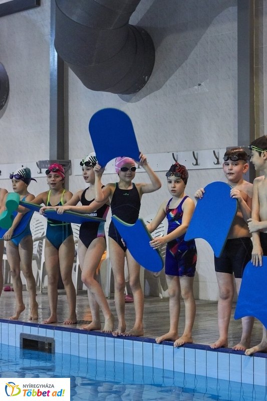 Úszni jó program az Arany iskolában 