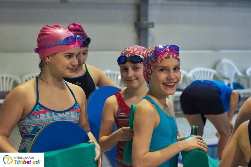 Úszni jó program az Arany iskolában 