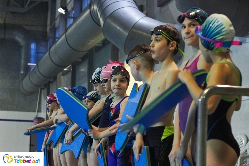 Úszni jó program az Arany iskolában 