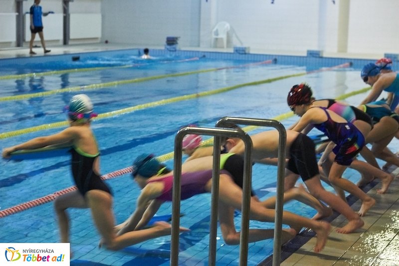 Úszni jó program az Arany iskolában 