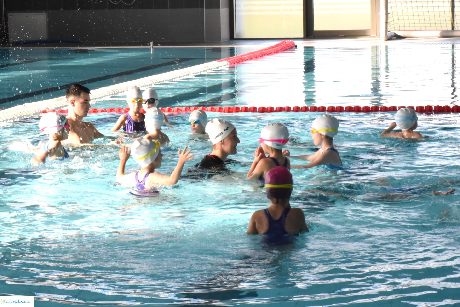 Úszó Nezet Program - Czene Attila látogatott a nyíregyházi uszodába