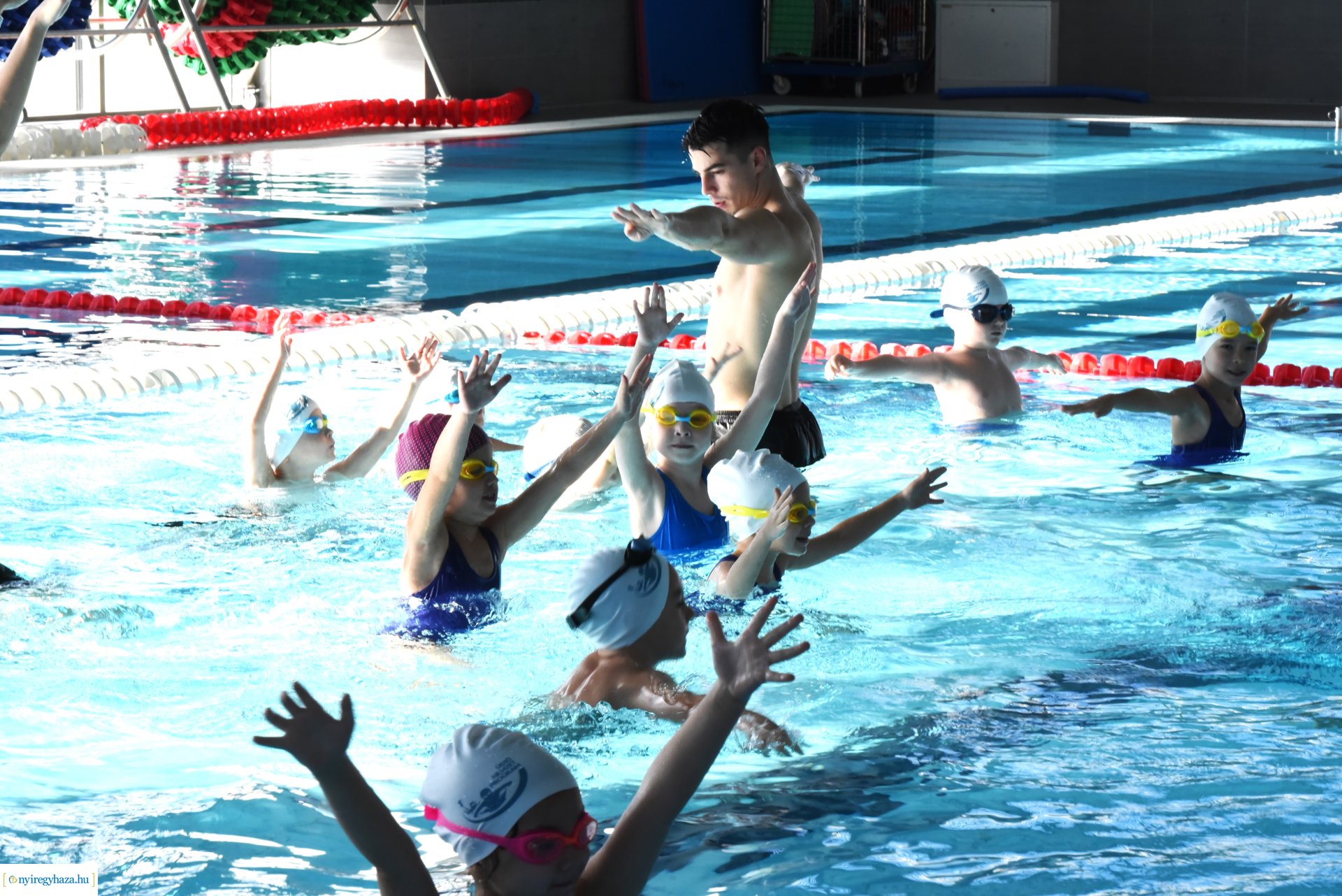Úszó Nezet Program - Czene Attila látogatott a nyíregyházi uszodába