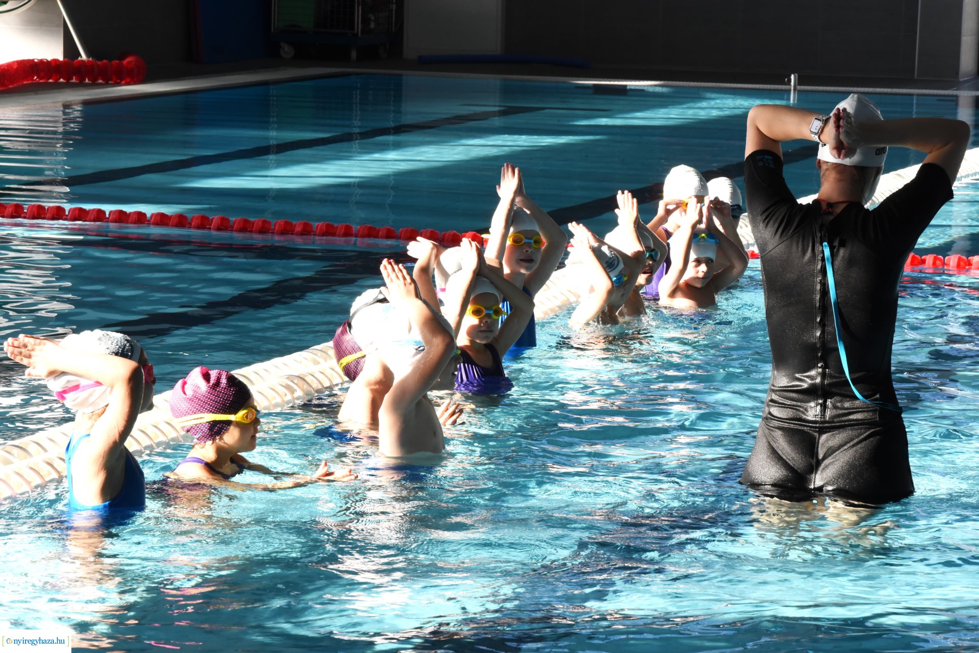 Úszó Nezet Program - Czene Attila látogatott a nyíregyházi uszodába