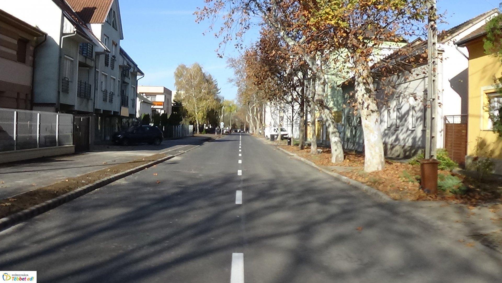 Útburkolati jelek festését végzik a Szarvas utcán