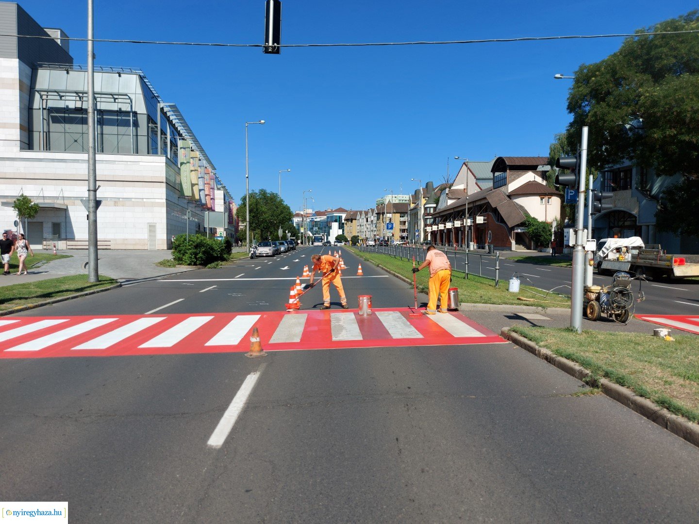 Útburkolati jeleket festettek