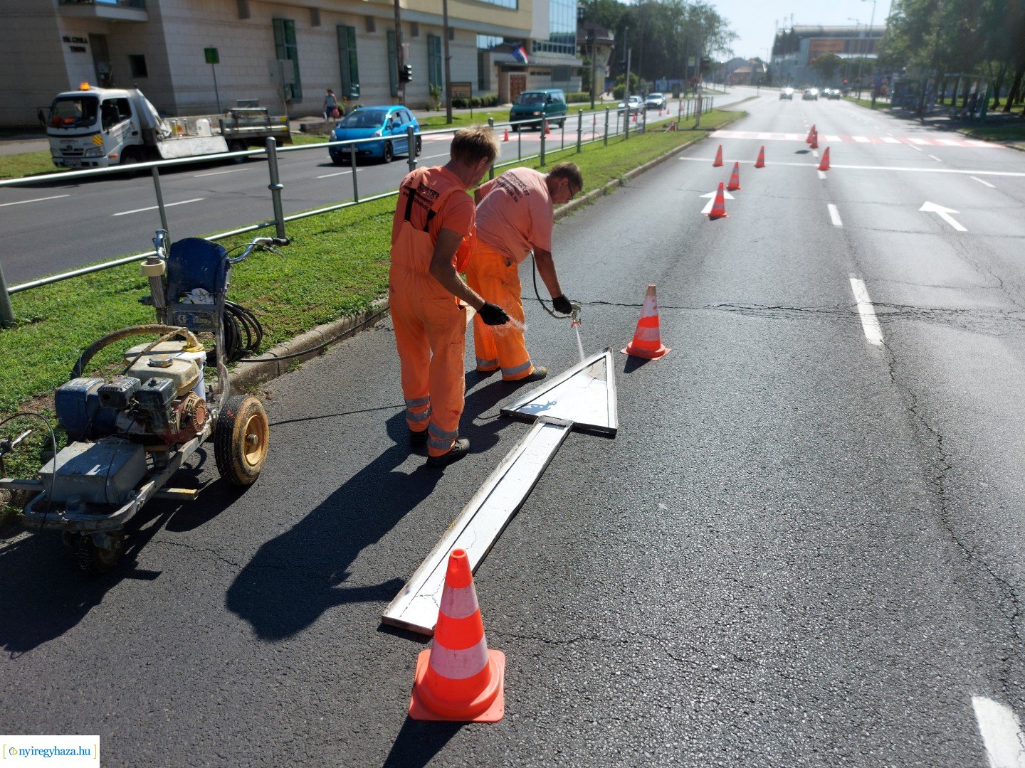 Útburkolati jeleket festettek