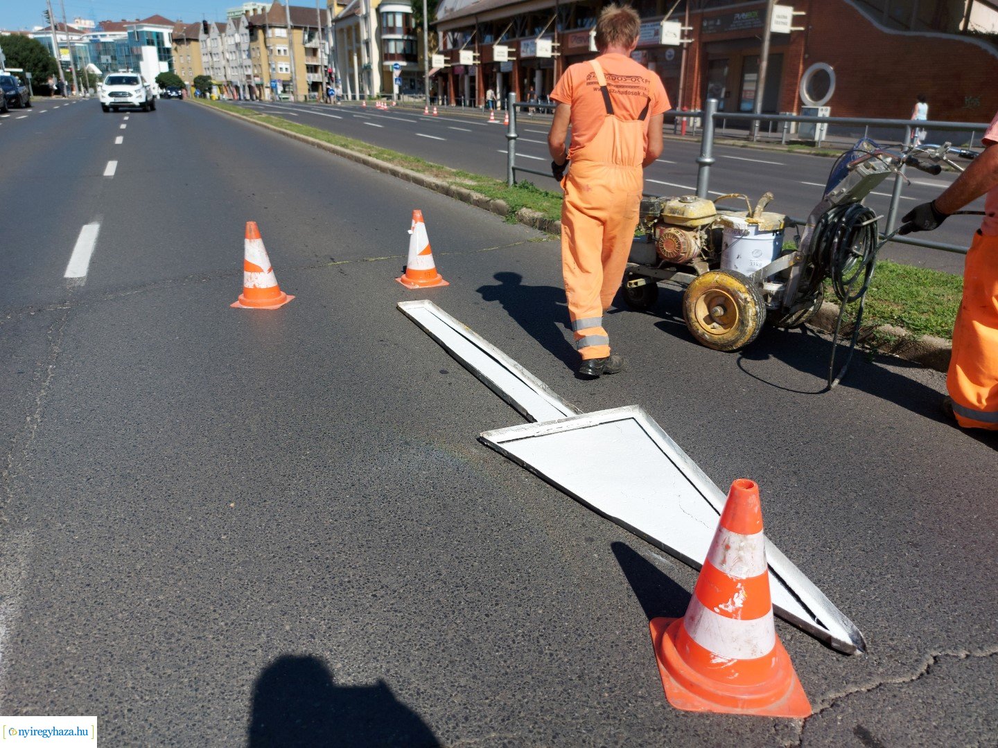 Útburkolati jeleket festettek