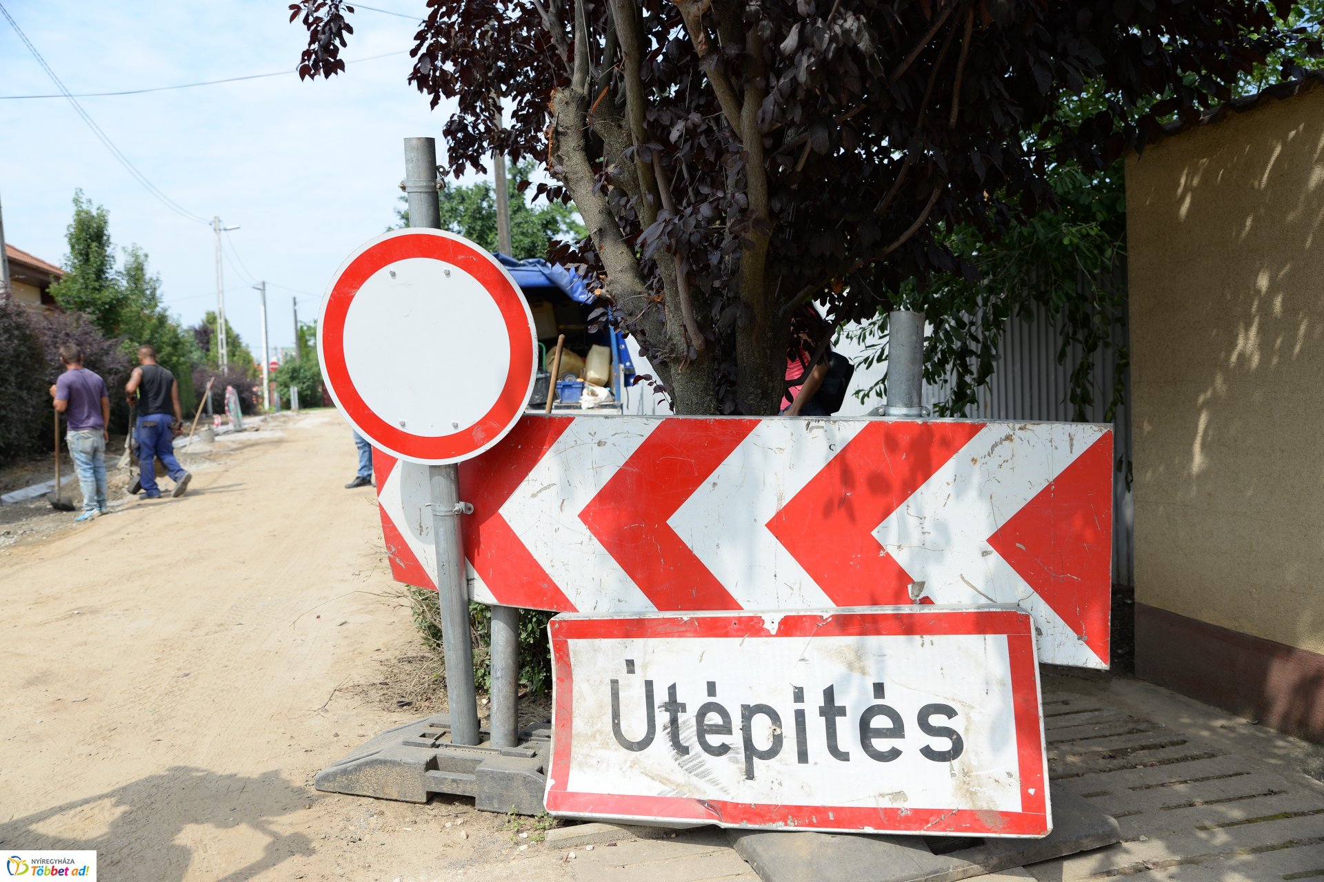 Útépítés a Borostyán utcán